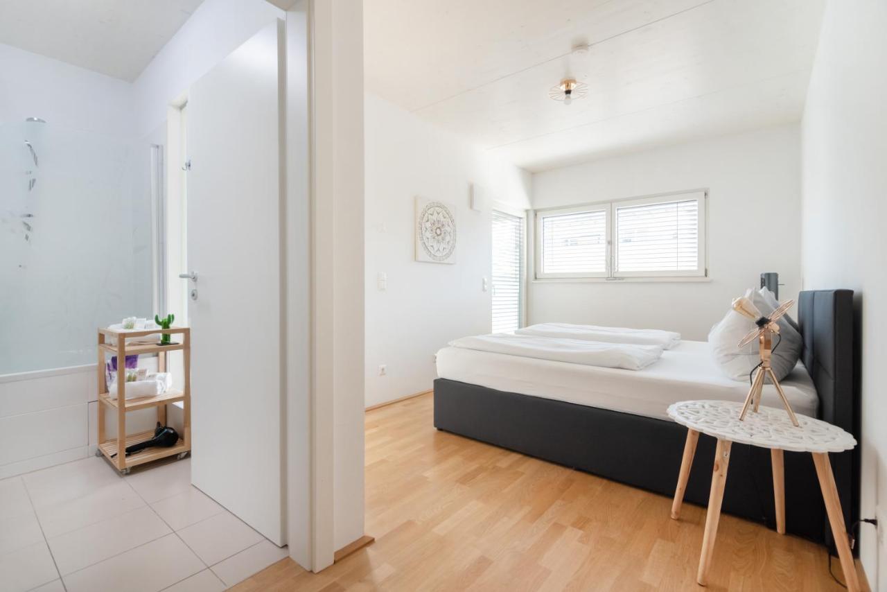Helles, Neues Dg Apartment Mit Blick Zum Donauturm Відень Екстер'єр фото
