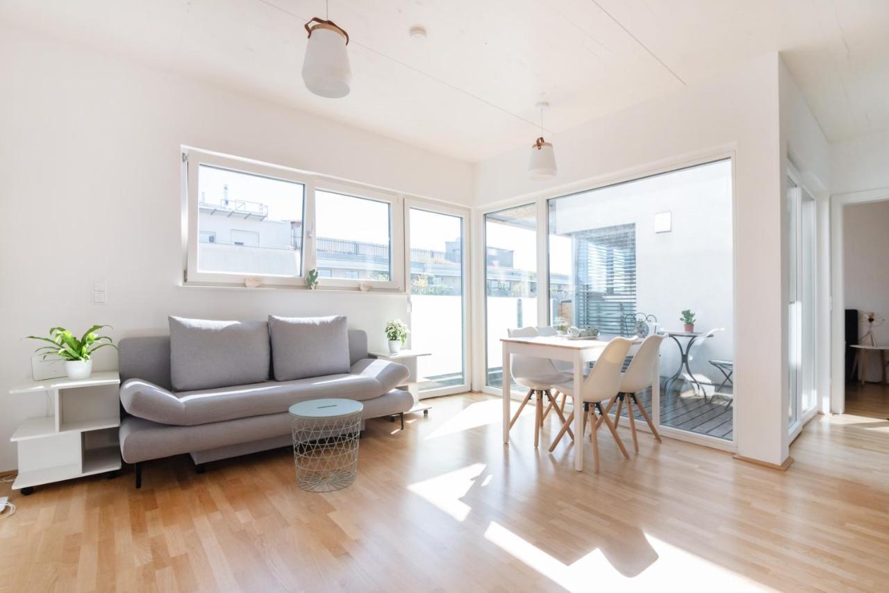 Helles, Neues Dg Apartment Mit Blick Zum Donauturm Відень Екстер'єр фото