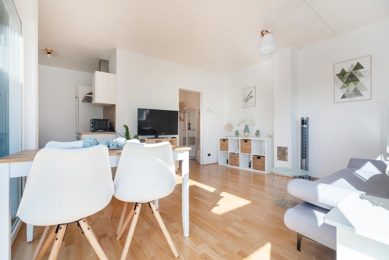 Helles, Neues Dg Apartment Mit Blick Zum Donauturm Відень Екстер'єр фото