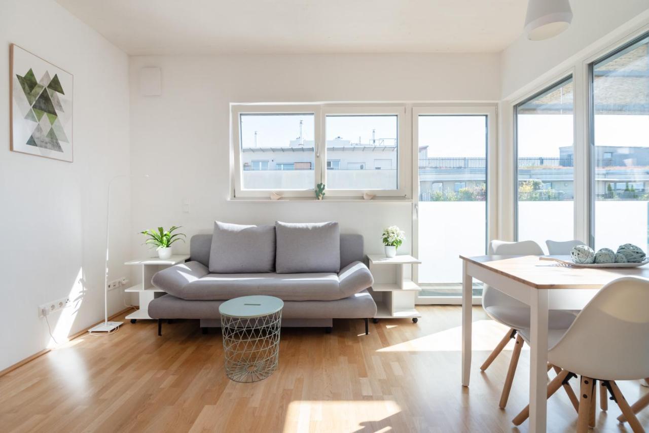 Helles, Neues Dg Apartment Mit Blick Zum Donauturm Відень Екстер'єр фото