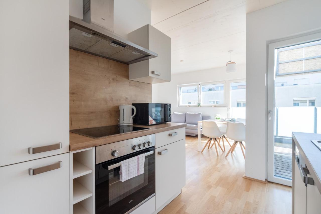 Helles, Neues Dg Apartment Mit Blick Zum Donauturm Відень Екстер'єр фото