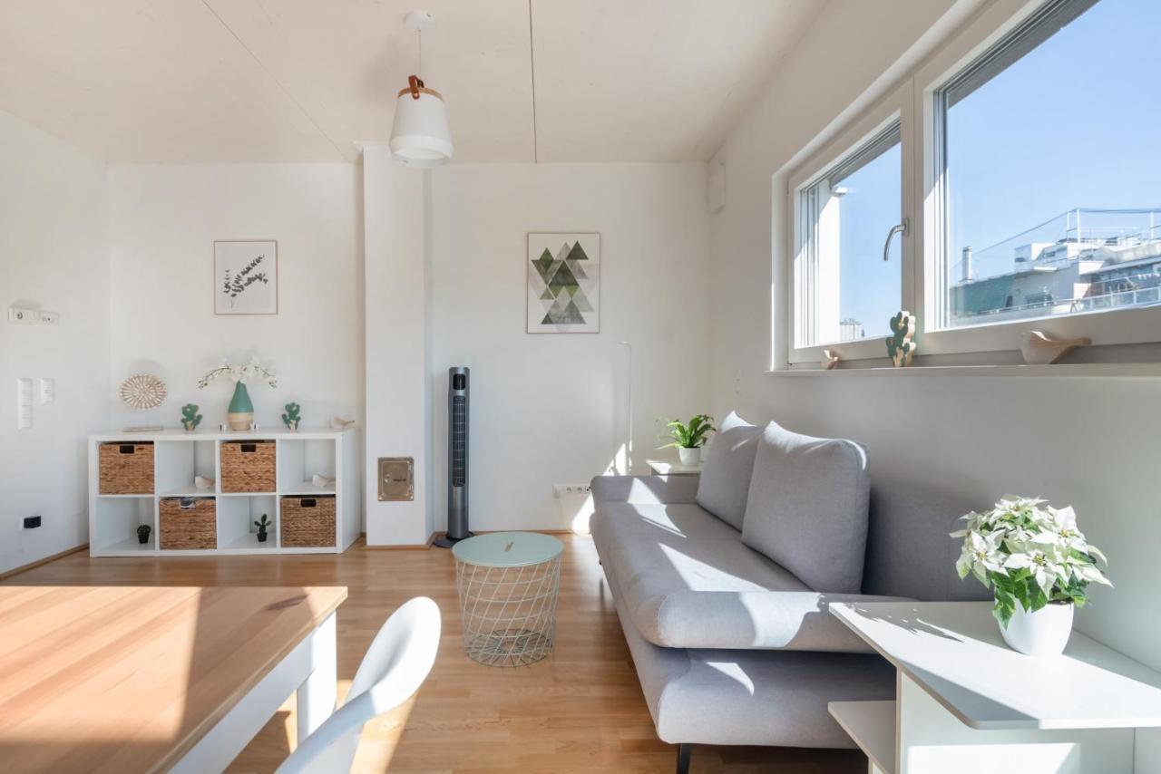 Helles, Neues Dg Apartment Mit Blick Zum Donauturm Відень Екстер'єр фото